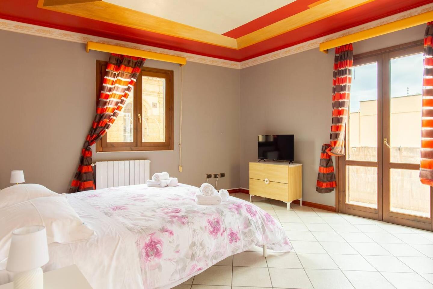2 Apartments - Akragas Home 1 & 2 On Via Atenea City Center With View Agrigent Exterior foto